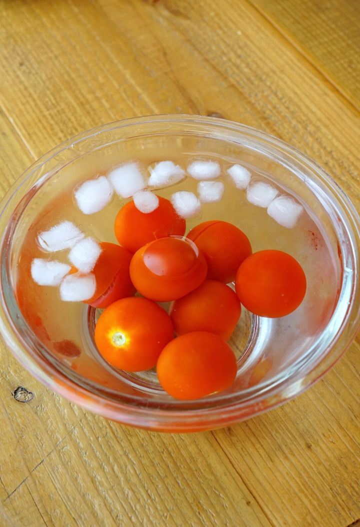 夏に食べたいさっぱりおつまみ！トマトのカルダモンはちみつマリネの作り方【料理家 あやかの旬野菜を使ったアペロおつまみ vol.15 〜レシピで旅するヨーロッパ〜】