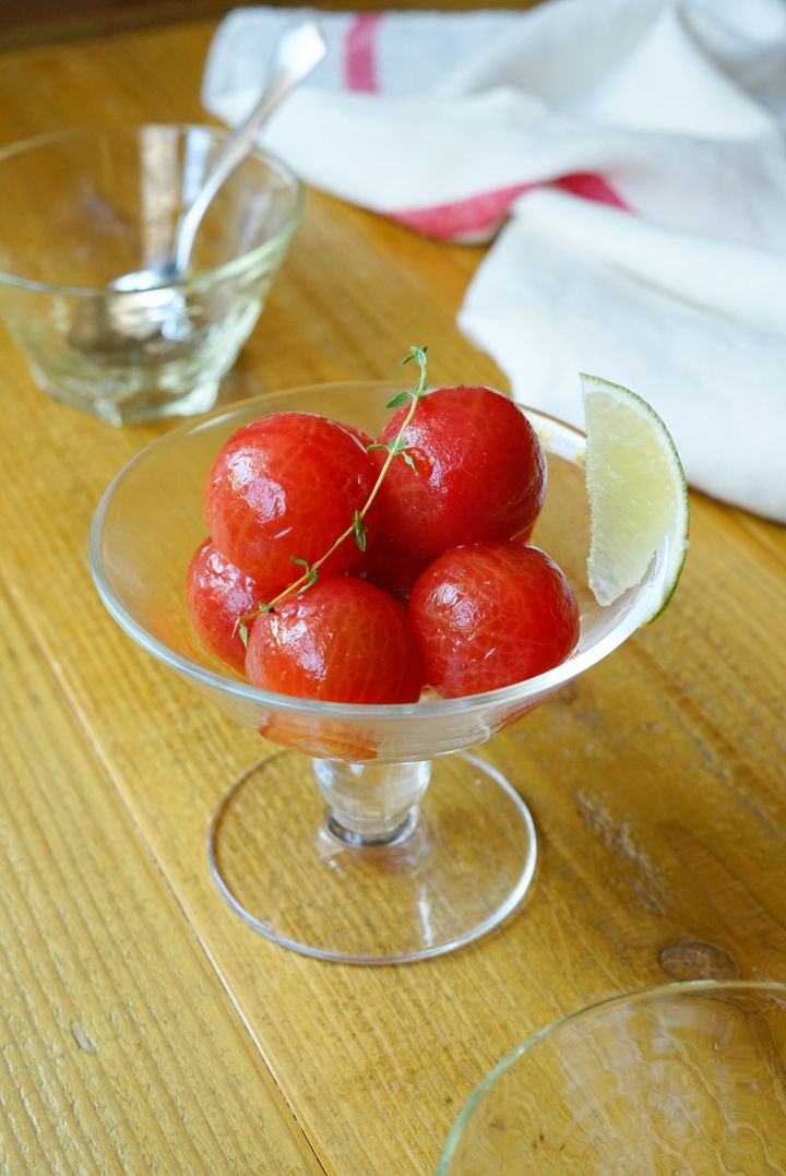 夏に食べたいさっぱりおつまみ！トマトのカルダモンはちみつマリネの作り方【料理家 あやかの旬野菜を使ったアペロおつまみ vol.15 〜レシピで旅するヨーロッパ〜】