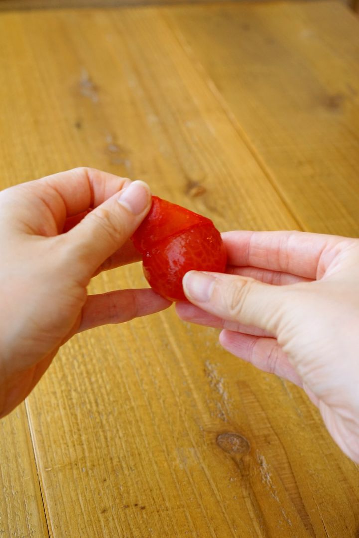 夏に食べたいさっぱりおつまみ！トマトのカルダモンはちみつマリネの作り方【料理家 あやかの旬野菜を使ったアペロおつまみ vol.15 〜レシピで旅するヨーロッパ〜】