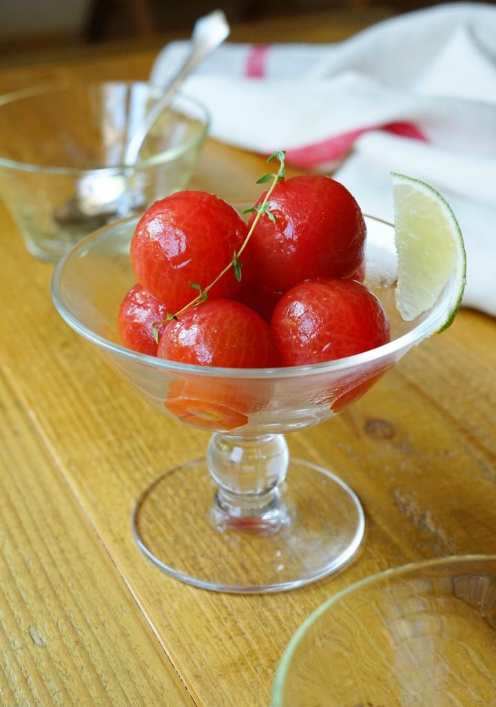 夏に食べたいさっぱりおつまみ！トマトのカルダモンはちみつマリネの作り方【料理家 あやかの旬野菜を使ったアペロおつまみ vol.15 〜レシピで旅するヨーロッパ〜】