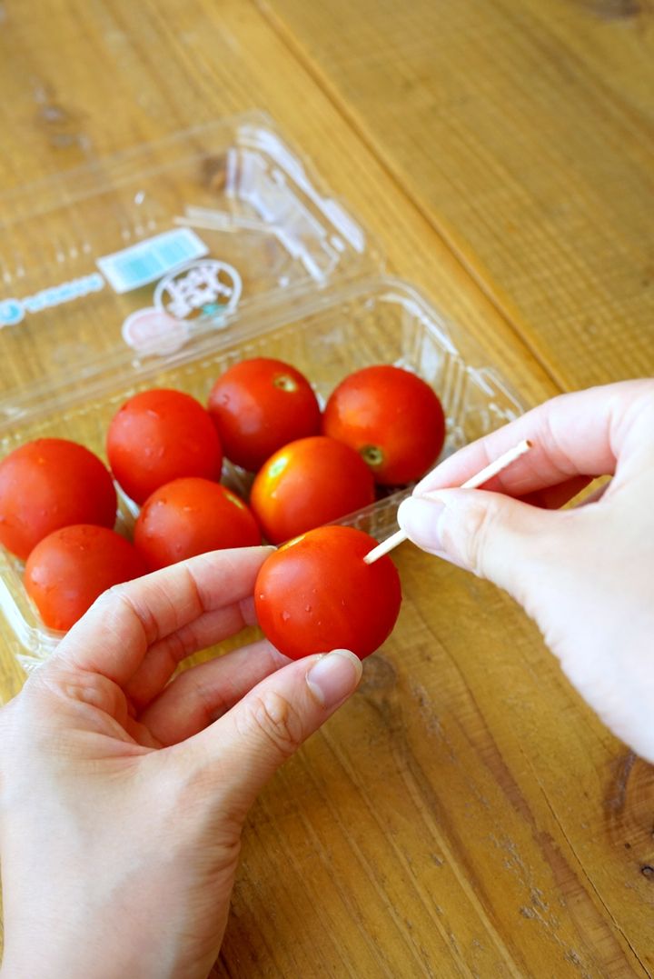 夏に食べたいさっぱりおつまみ！トマトのカルダモンはちみつマリネの作り方【料理家 あやかの旬野菜を使ったアペロおつまみ vol.15 〜レシピで旅するヨーロッパ〜】