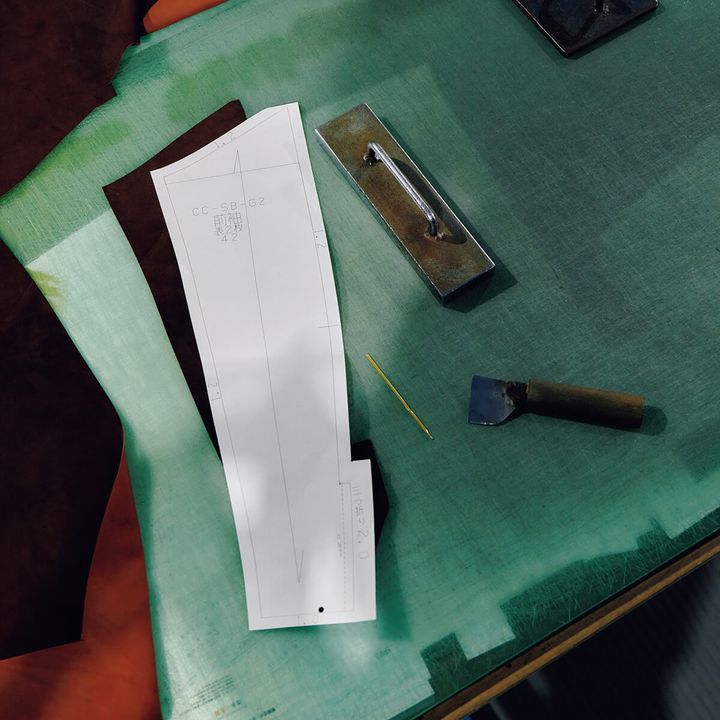 レザー縫製職人・池永太英の作業場