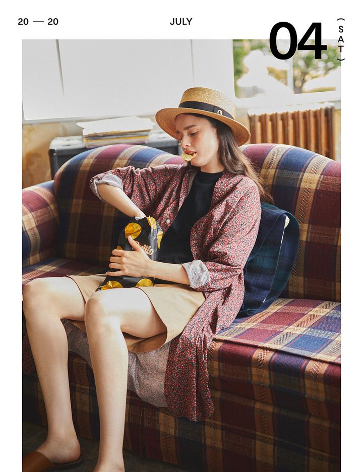 2024夏の“シャツワンピース”コーデ18選。一枚でも重ねても、スカート風にアレンジもできて着まわし力抜群！