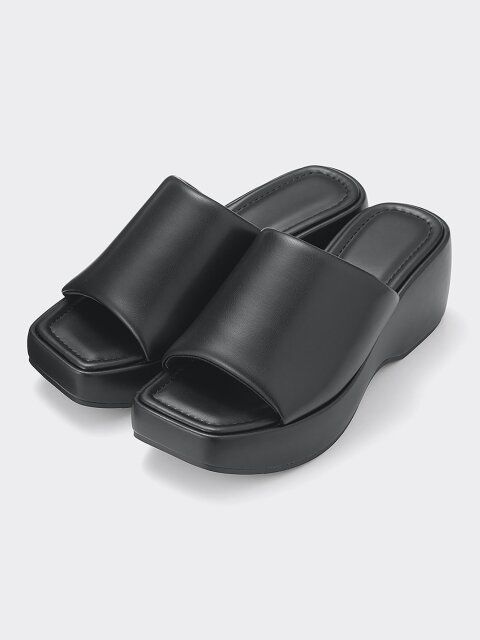 2024夏GUの値下げ黒プラットフォームミュール