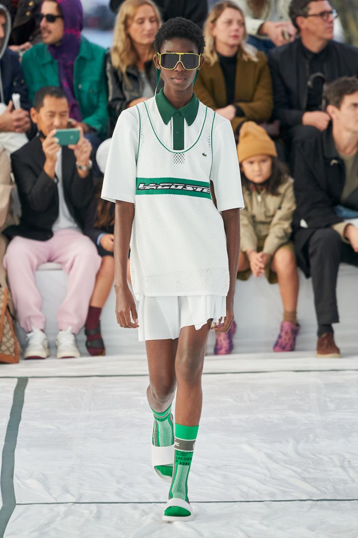 ラコステ 2022年春夏コレクションより。