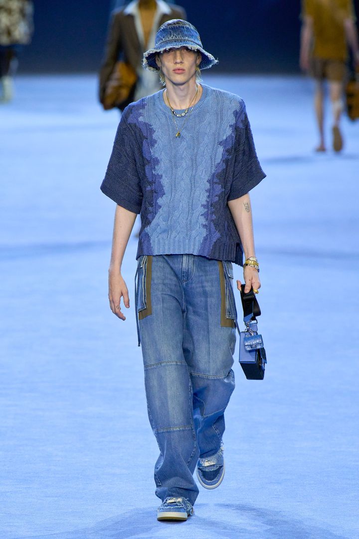 フェンディ 2023年春夏メンズコレクションより。