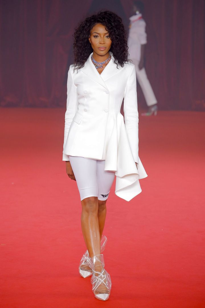 オフホワイト 2018年春夏コレクションより。