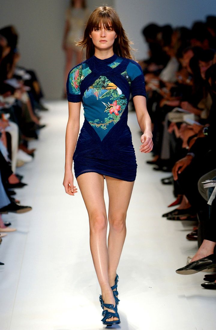 バレンシアガ 2003年春夏コレクションより。