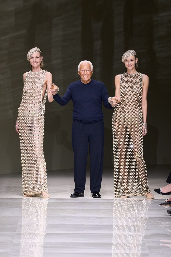 ジョルジオ アルマーニ プリヴェ 2024年秋冬コレクションのフィナーレより。 Photo_ Gorunway.com