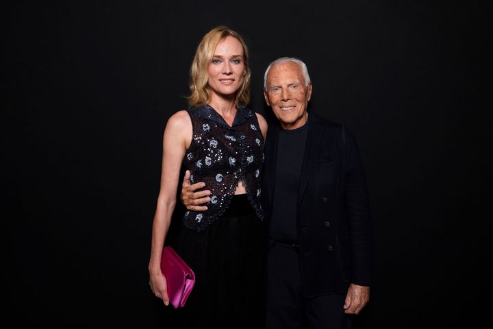 ジョルジオ アルマーニ プリヴェ 2021年秋冬オートクチュールコレクションにてダイアン・クルーガーと。 Photo_ Courtesy of Giorgio Armani