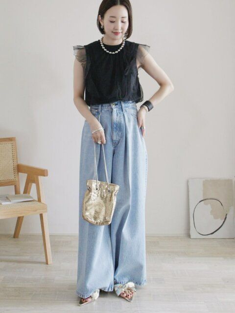 黒トップスのコーデ1