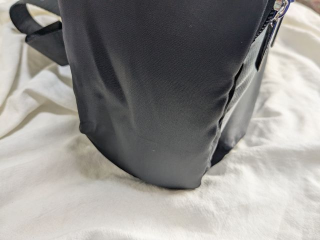 らくかるショルダーバッグのマチ