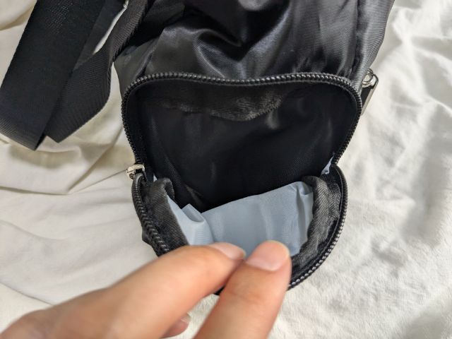 ファスナーポケット