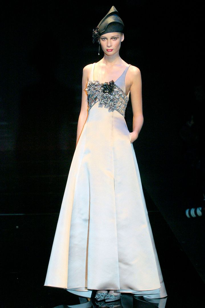 アルマーニ プリヴェ 2005年春夏オートクチュールコレクションより。