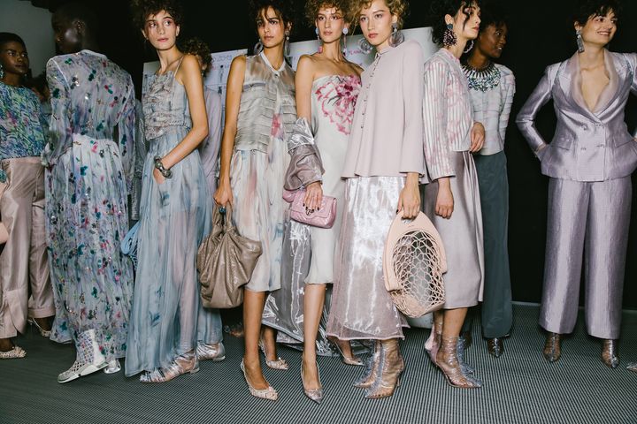 ジョルジオ アルマーニ 2019年春夏コレクションのバックステージにて。