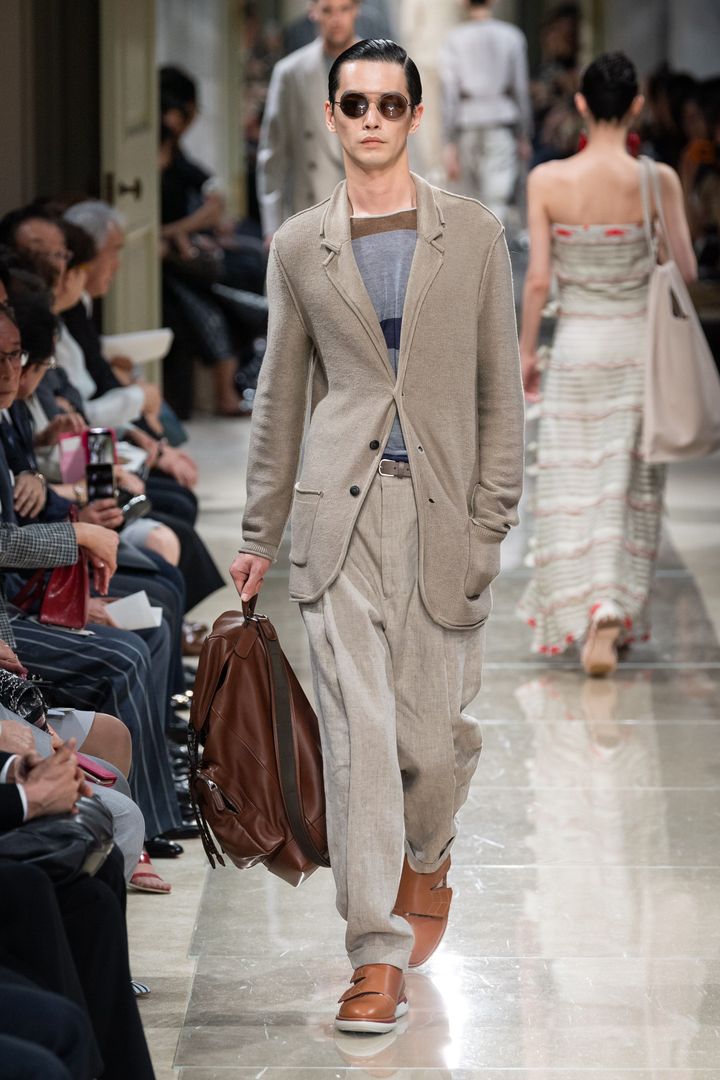 ジョルジオ アルマーニ 2020年リゾートコレクションより。