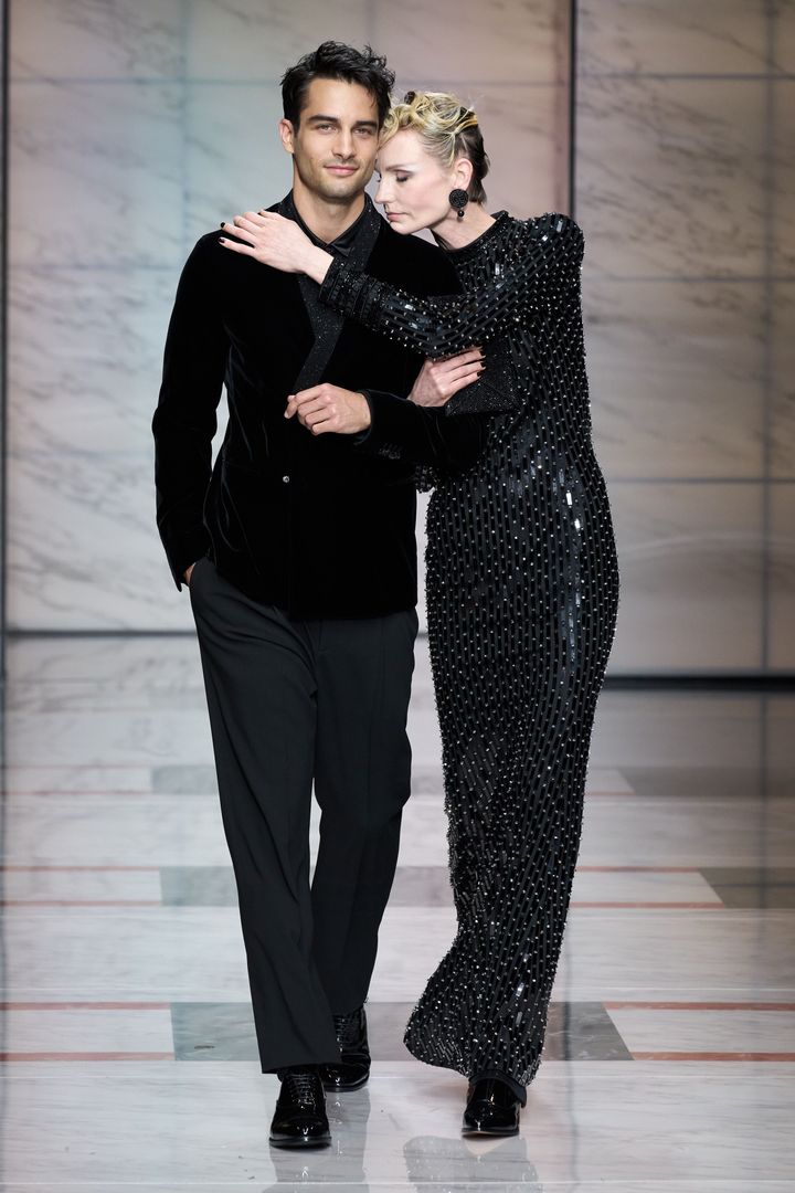 ジョルジオ アルマーニ 2023-24年秋冬メンズコレクションより。