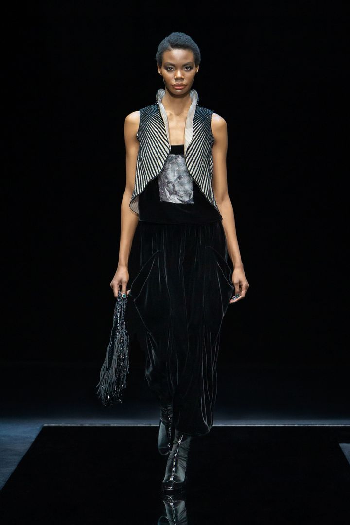 ジョルジオ アルマーニ 2021-22年秋冬コレクションより。