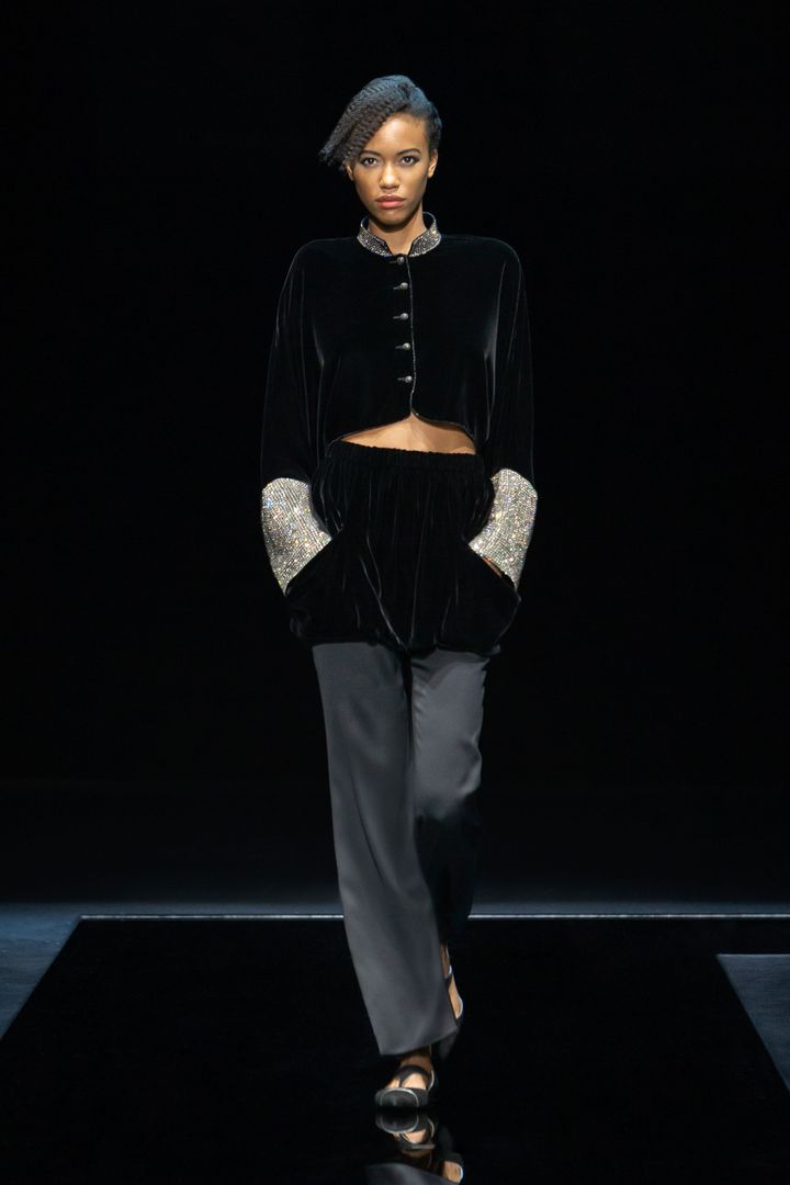 ジョルジオ アルマーニ 2021-22年秋冬コレクションより。