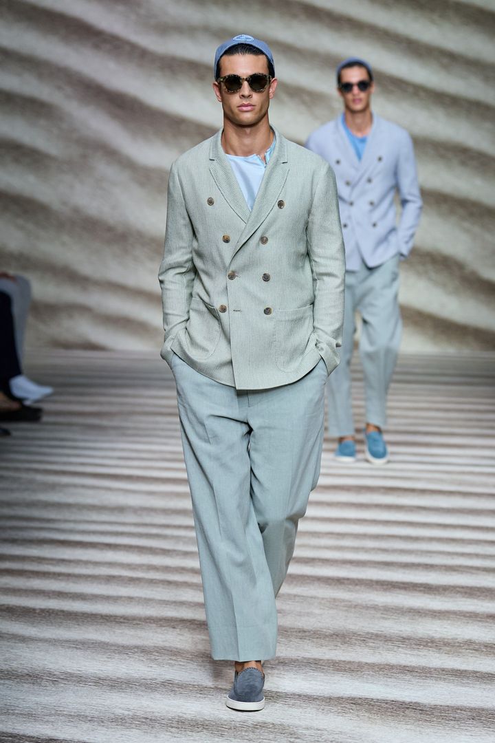 ジョルジオ アルマーニ 2023年春夏メンズコレクションより。