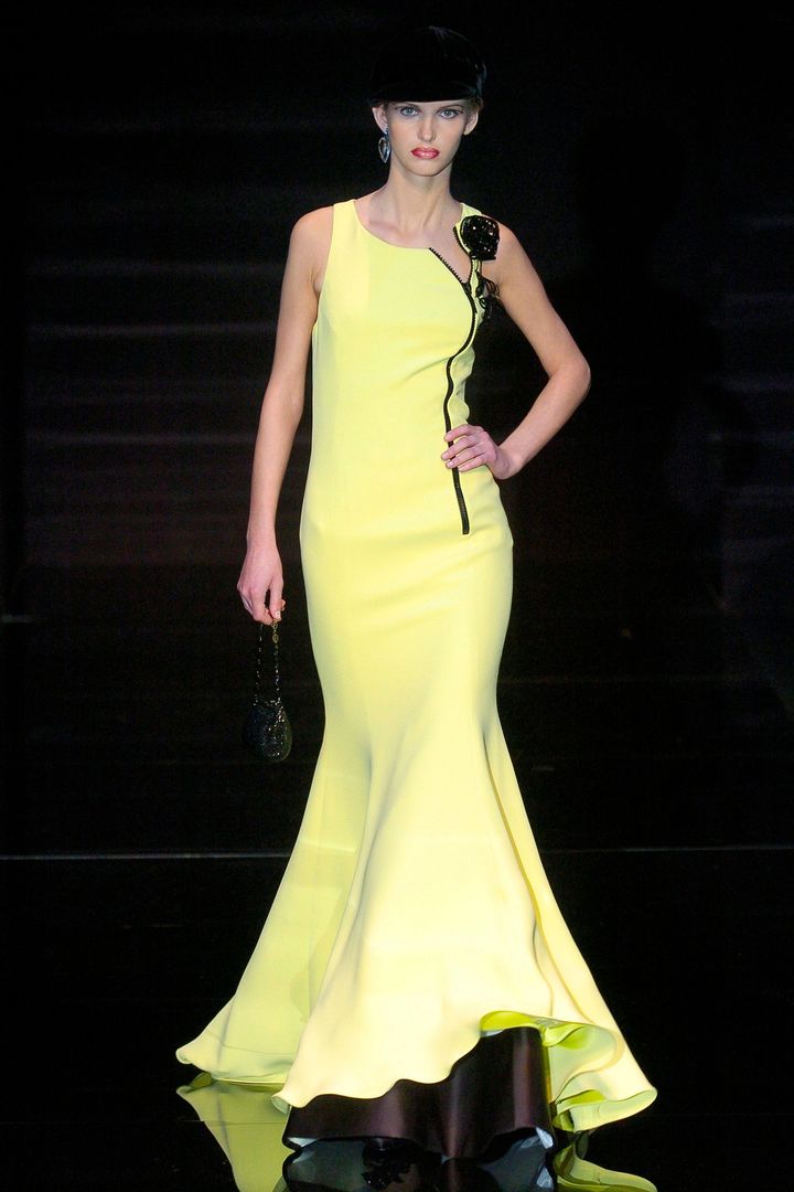 アルマーニ プリヴェ 2005年春夏オートクチュールコレクションより。