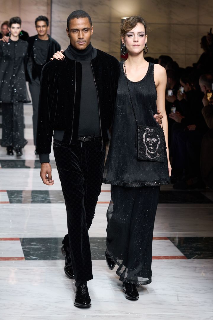 ジョルジオ アルマーニ 2023-24年秋冬メンズコレクションより。