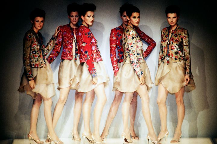 ジョルジオ アルマーニ 1995年春夏コレクションより。