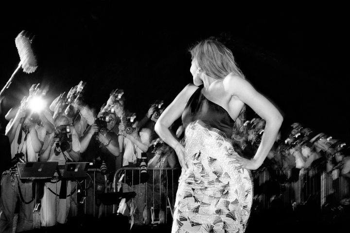 ジョルジオ アルマーニ 2007年春夏コレクションのショーに出席したビヨンセ。