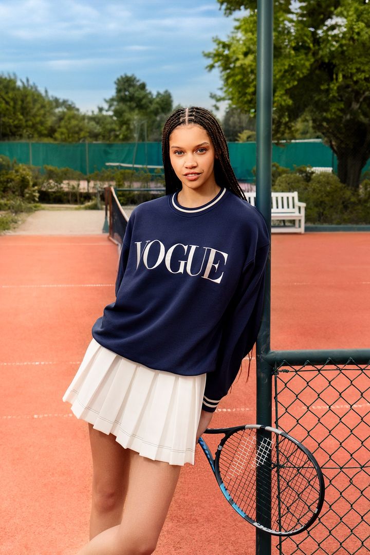 『VOGUE』ロゴ刺繍スウェット ネイビー ※近日入荷予定