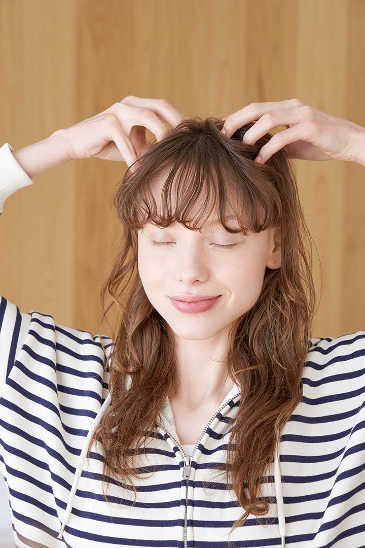 髪の広がりをどうにかしたい…プロのヘアメイク直伝の頭皮ケア