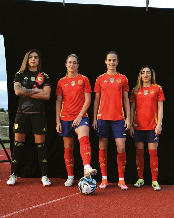 アディダス・スペイン代表チームのユニフォーム。