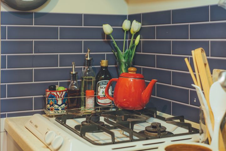 初めての一人暮らしは1K20㎡台が人気！ IKEAの万能ラックなどを活用したオシャレなインテリア3選