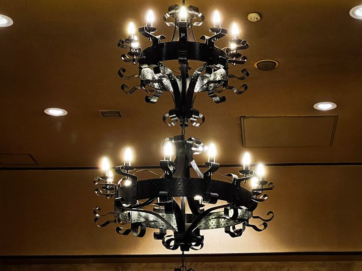 「名曲・珈琲 新宿らんぶる」の大きなシャンデリア