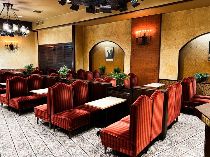 「名曲・珈琲 新宿らんぶる」の地下フロア