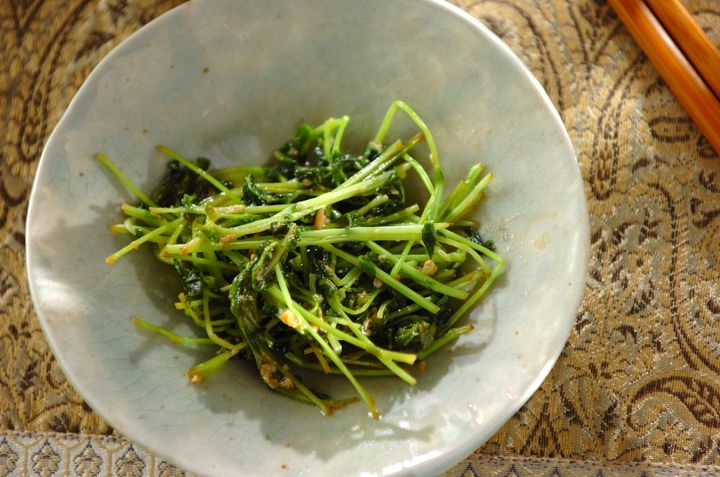 豆苗のしょうゆ麹炒め