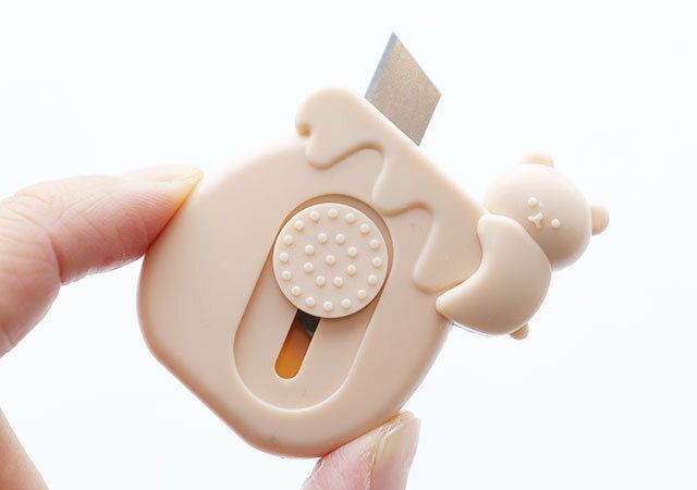 ダイソー ミニカッター（はちみつとくま、マグネット付） ロック機能
