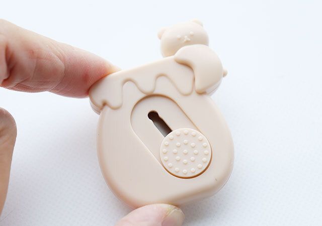 ダイソー ミニカッター（はちみつとくま、マグネット付）