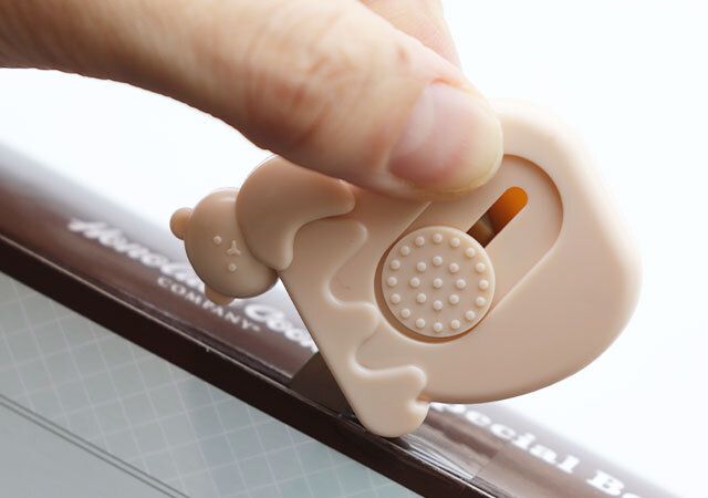 ダイソー ミニカッター（はちみつとくま、マグネット付） 使用例 開封