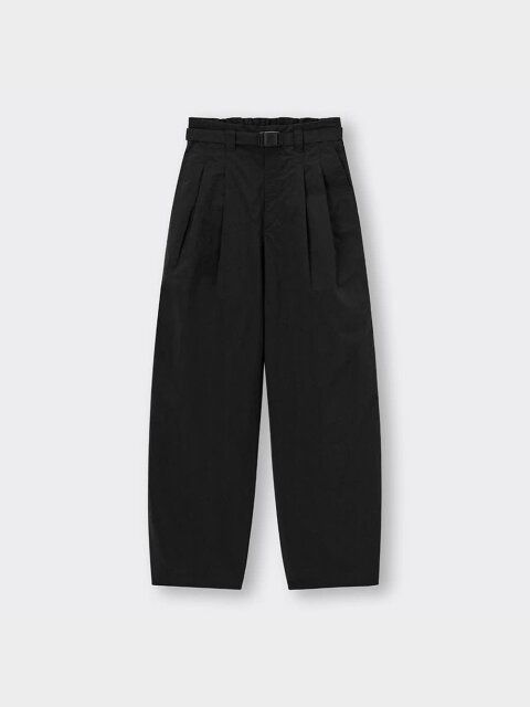 GUのテックタックコクーンパンツ