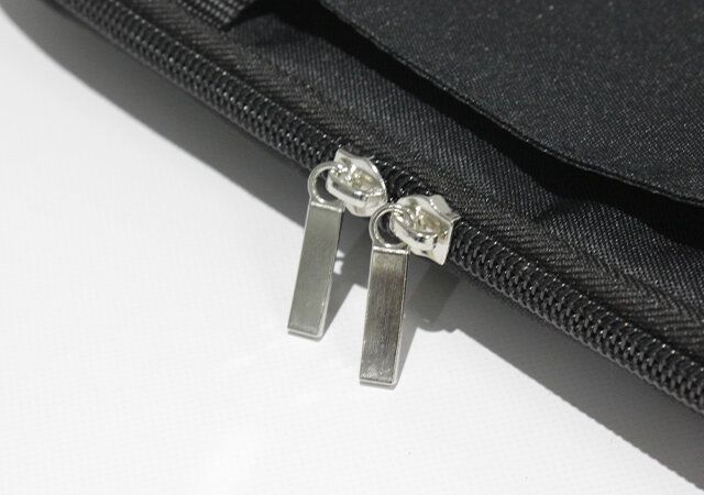 ダイソー 2WAYパソコンケース ファスナー