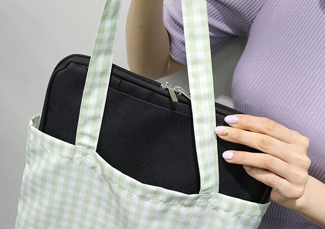 ダイソー 2WAYパソコンケース バッグに収納