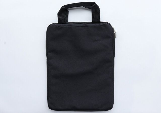 ダイソー 2WAYパソコンケース 縦型