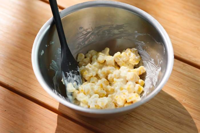 マヨネーズであえたトウモロコシ