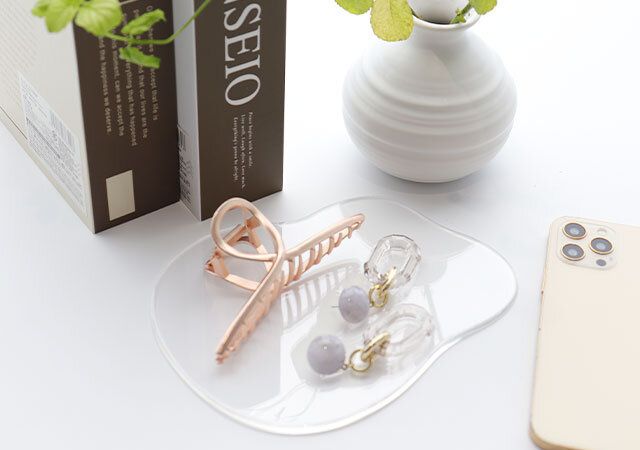 キャンドゥ アクセサリーステージ 水たまり型 アクセサリー置き 使用例