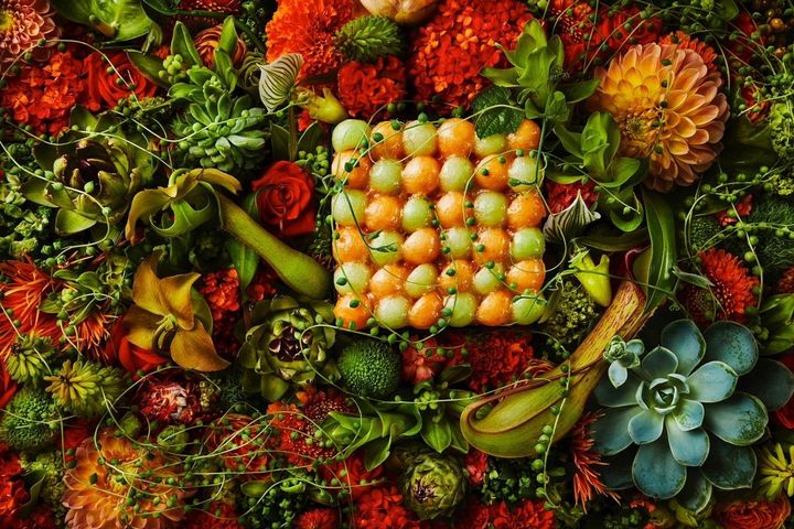 Chef_ Natsuko Shoji / Flower Design: Azuma Makoto / Photograph: Shiinoki Shunsuke