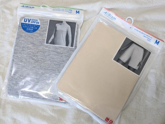 袋に入ったエアリズムキュロットペチコートとエアリズムシルクブレンドUVカットクルーネックT