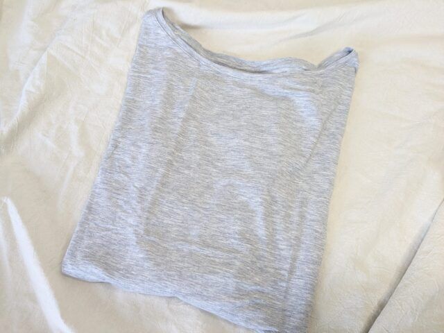 グレーのエアリズムシルクブレンドUVカットクルーネックT