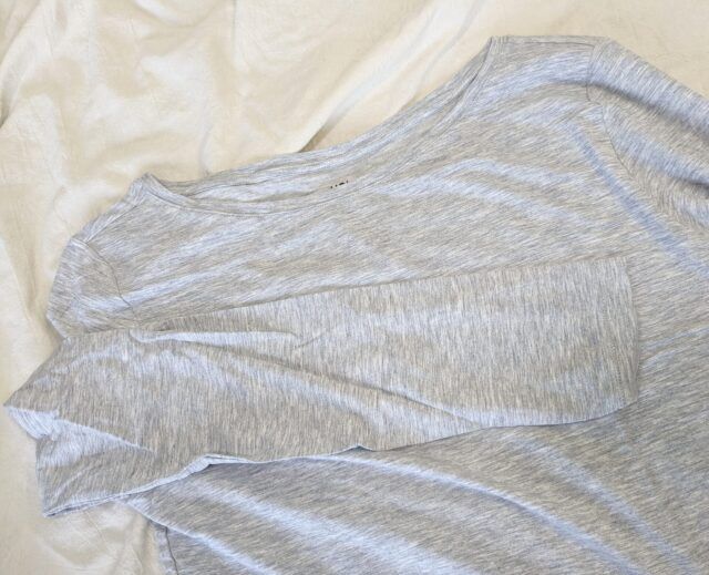 エアリズムシルクブレンドUVカットクルーネックTの袖