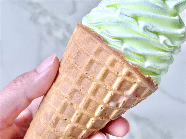 ７プレミアム ワッフルコーン マスカットオブアレキサンドリア 手持ち2