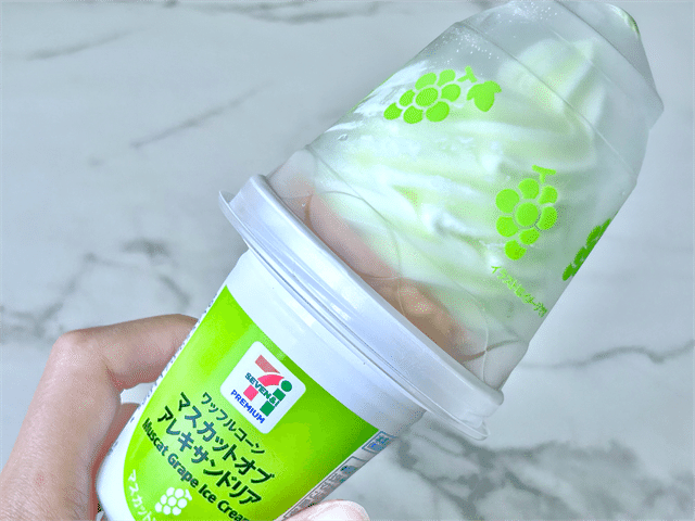 ７プレミアム ワッフルコーン マスカットオブアレキサンドリア 手持ち3